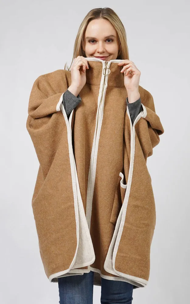 EVT10820 CONTRAST TRIM ZIP-UP CAPE